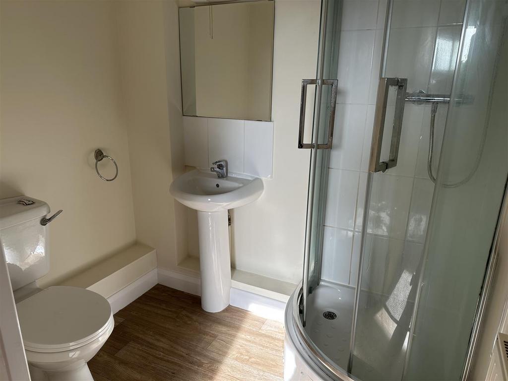 En-Suite to Bedroom 1.jpeg