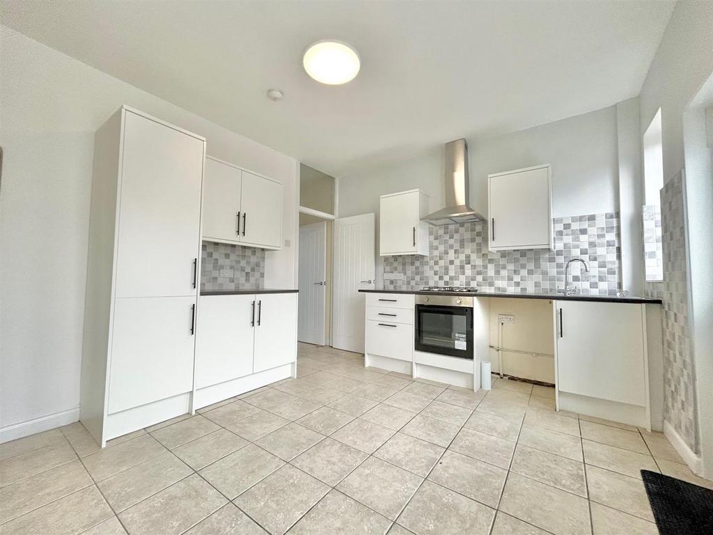 Kitchen 2.jpg