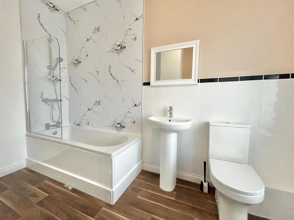 Bathroom 2.jpg