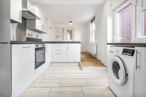 3 bedroom end of terrace house to rent, Kent Road, Swindon SN1