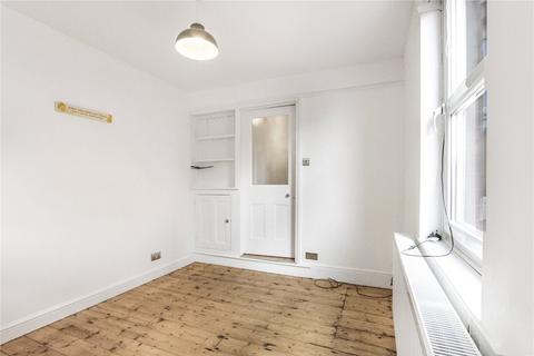 3 bedroom end of terrace house to rent, Kent Road, Swindon SN1