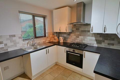 3 bedroom semi-detached house to rent, Madeira Croft, Coventry CV5