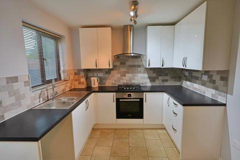 3 bedroom semi-detached house to rent, Madeira Croft, Coventry CV5
