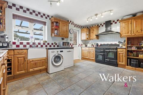 4 bedroom detached house for sale, Armonde Close, Boreham