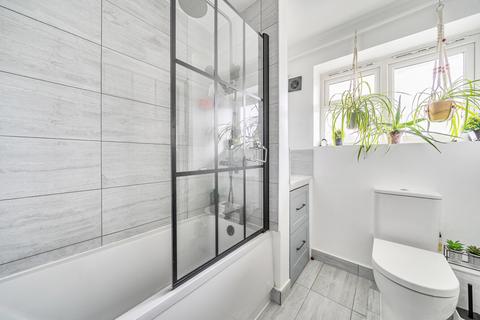 1 bedroom flat for sale, Rosendale Road, West Dulwich, London, SE21