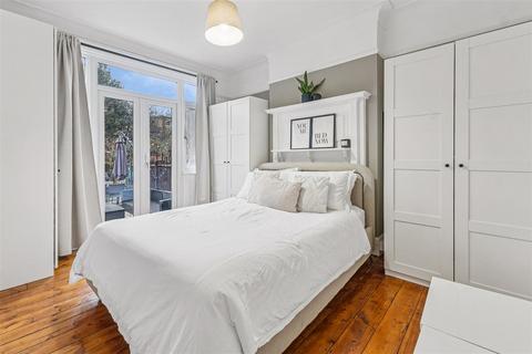 1 bedroom flat to rent, Netheravon Road, London