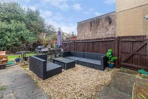 1 bedroom flat to rent, Netheravon Road, London