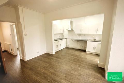 3 bedroom house to rent, Woodside Lane, London