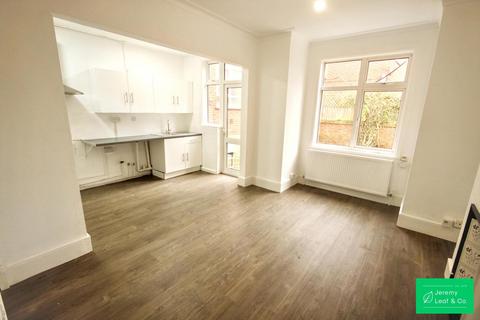 3 bedroom house to rent, Woodside Lane, London