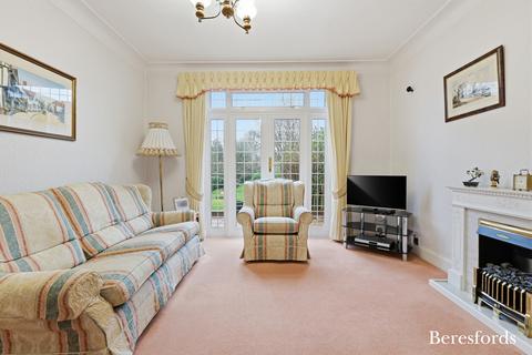 4 bedroom semi-detached house for sale, Priests Lane, Shenfield, CM15