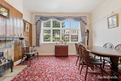 4 bedroom semi-detached house for sale, Priests Lane, Shenfield, CM15