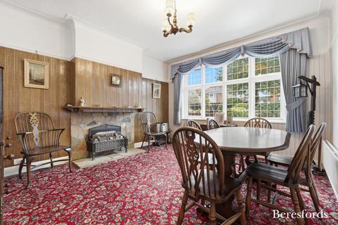 4 bedroom semi-detached house for sale, Priests Lane, Shenfield, CM15