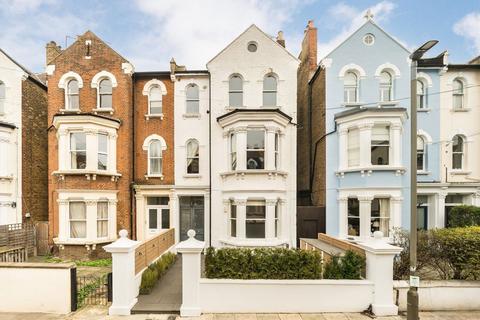 2 bedroom flat for sale, Sisters Avenue, London SW11