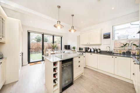 2 bedroom flat for sale, Sisters Avenue, London SW11
