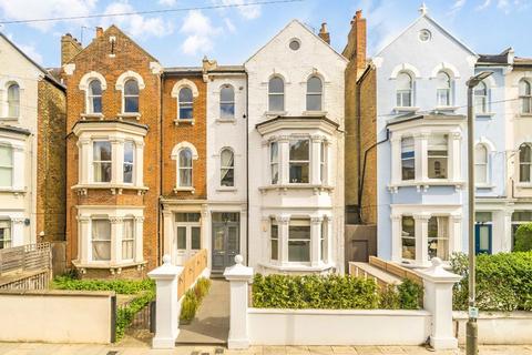 2 bedroom flat for sale, Sisters Avenue, London SW11