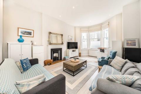 2 bedroom flat for sale, Sisters Avenue, London SW11