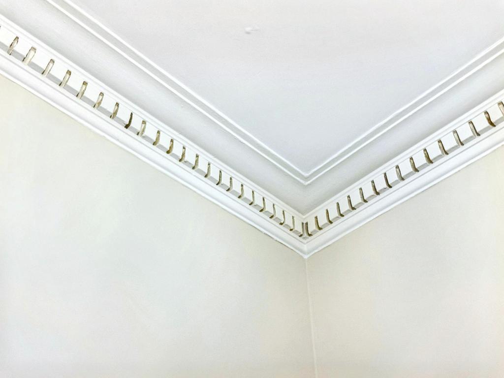 Hall cornice