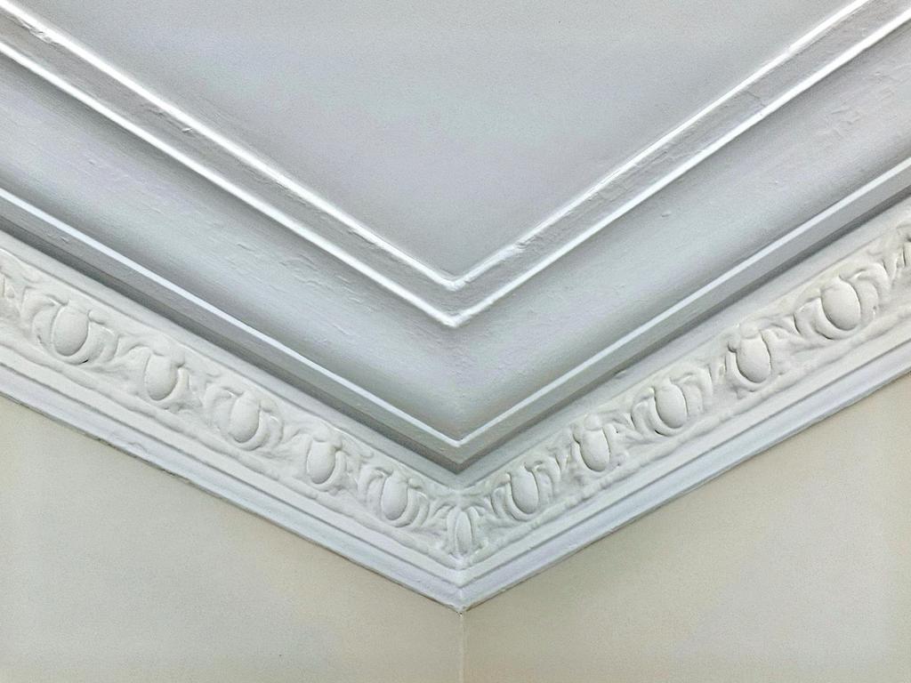Lounge cornice