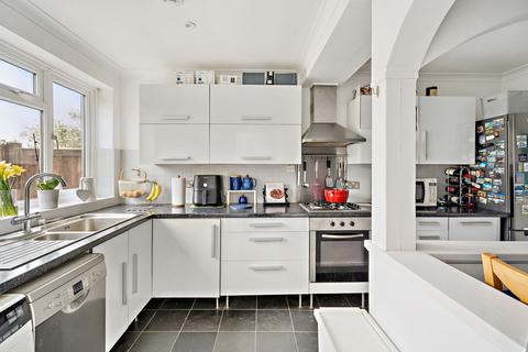2 bedroom end of terrace house for sale, Melbourne Road, Bushey, WD23