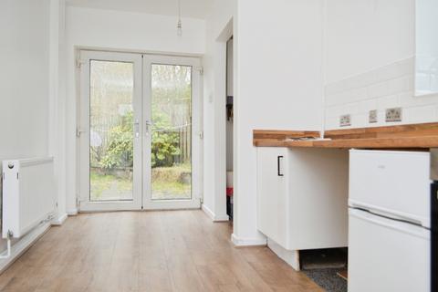 3 bedroom semi-detached house to rent, Clough Top Road, Manchester