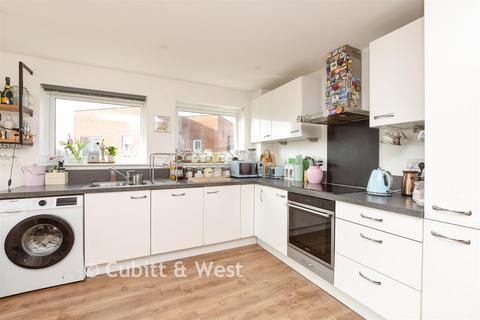 2 bedroom apartment for sale, Canalside, Redhill, Surrey