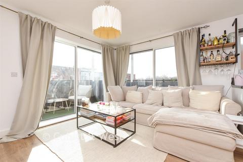 2 bedroom apartment for sale, Canalside, Redhill, Surrey