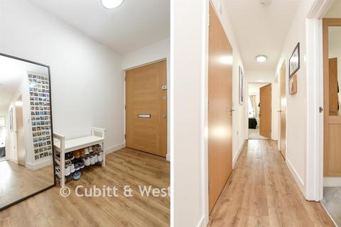 2 bedroom apartment for sale, Canalside, Redhill, Surrey