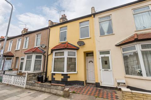 3 bedroom terraced house to rent, Francis Avenue, Ilford, IG1