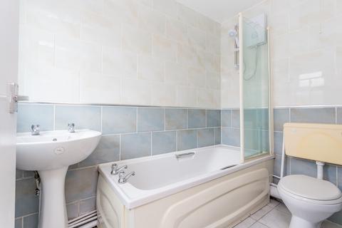 3 bedroom terraced house to rent, Francis Avenue, Ilford, IG1