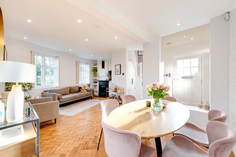 2 bedroom maisonette for sale, Addison Way, London, NW11