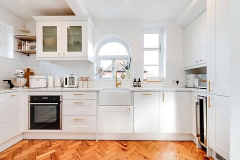 2 bedroom maisonette for sale, Addison Way, London, NW11