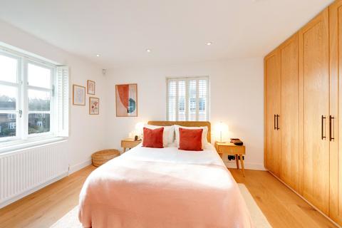 2 bedroom maisonette for sale, Addison Way, London, NW11