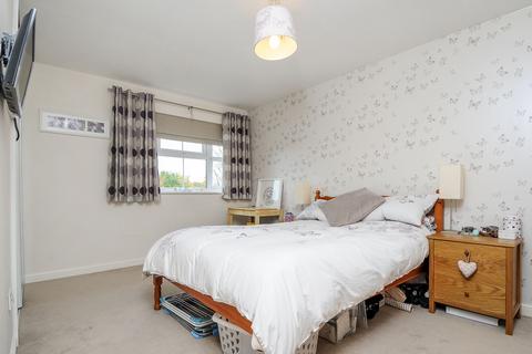2 bedroom flat to rent, Harvard Close, Woodley, Reading, RG5