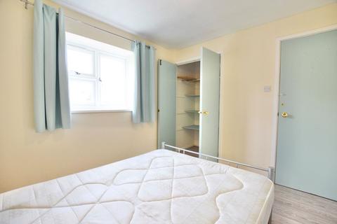1 bedroom flat to rent, Granville Road, Ilford, IG1