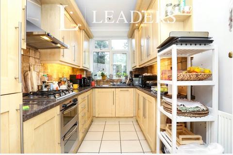 3 bedroom semi-detached house to rent, Le May Avenue, SE12