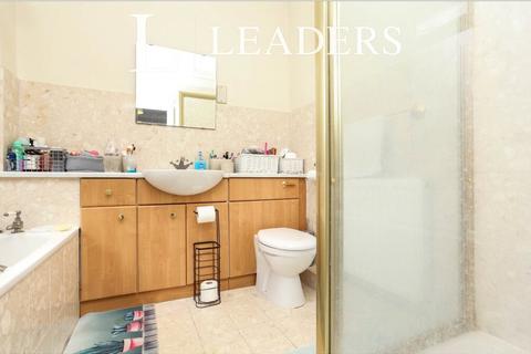 3 bedroom semi-detached house to rent, Le May Avenue, SE12