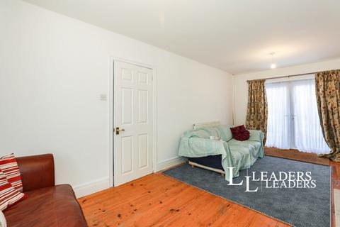 3 bedroom semi-detached house to rent, Davenport Avenue, Crewe, Cheshire, CW2