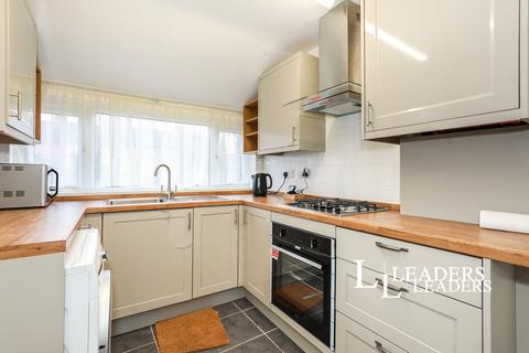 3 bedroom semi-detached house to rent, Davenport Avenue, Crewe, Cheshire, CW2