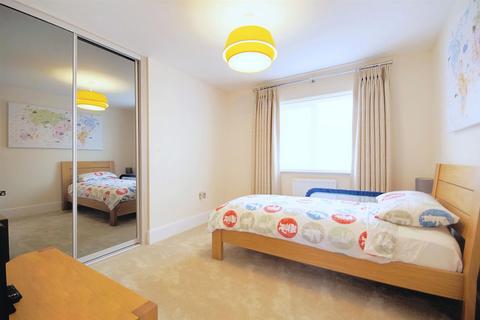 undefined, Leckhampton GL53 0FE