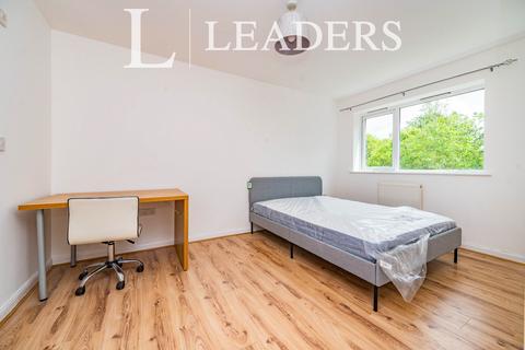 1 bedroom semi-detached house to rent, Aviation Avenue, Hatfield, AL10