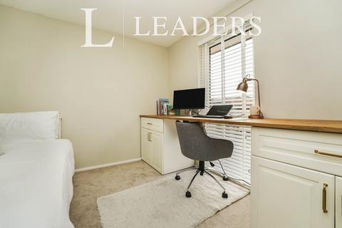 2 bedroom flat to rent, Sandringham Court, GL53
