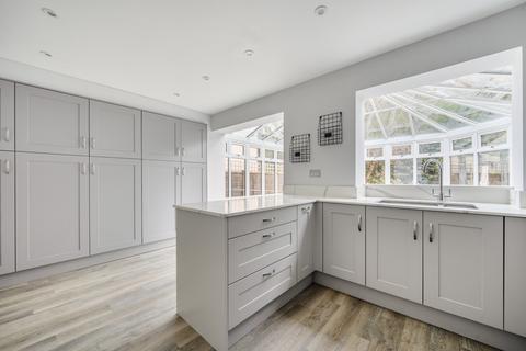 3 bedroom detached house for sale, Orchard Close, Haslemere, West Sussex, GU27