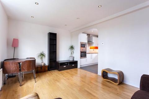 2 bedroom flat to rent, William Bonney Estate, London, SW4
