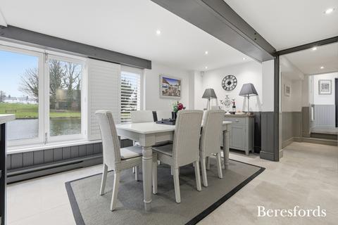 3 bedroom end of terrace house for sale, North Street, Dunmow, CM6