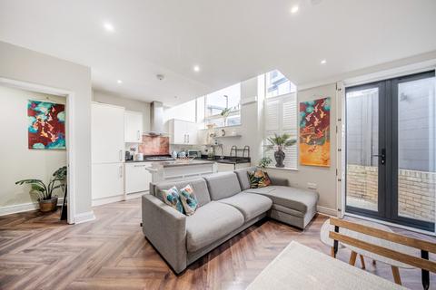 2 bedroom flat for sale, Burston Road, Putney, London, SW15