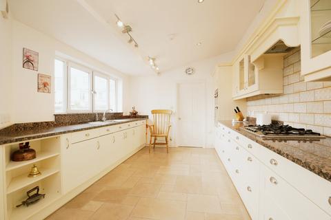 3 bedroom semi-detached house to rent, Axminster Road, Cardiff, CF23