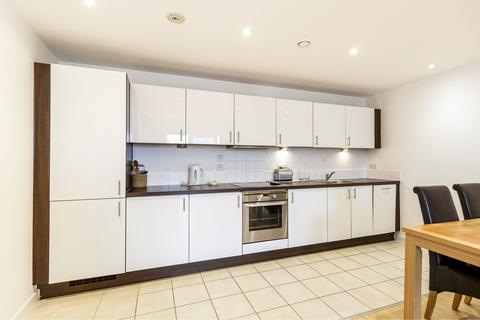 2 bedroom flat to rent, The Crescent, Gunwharf Quays, Portsmouth, PO1