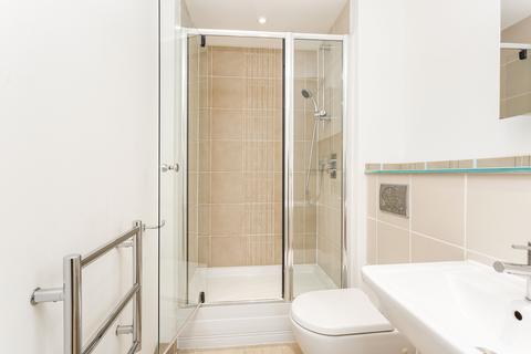 2 bedroom flat to rent, The Crescent, Gunwharf Quays, Portsmouth, PO1