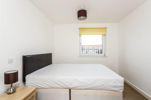 2 bedroom flat to rent, The Crescent, Gunwharf Quays, Portsmouth, PO1