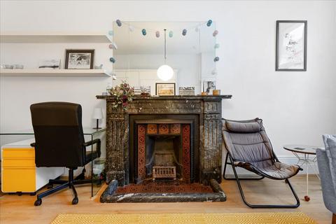 Studio to rent, Gwendwr Road, West Kensington, London, W14